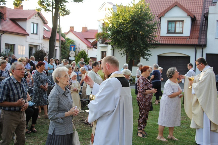 Msza św. przy kapliczce św. Rocha w Łowiczu