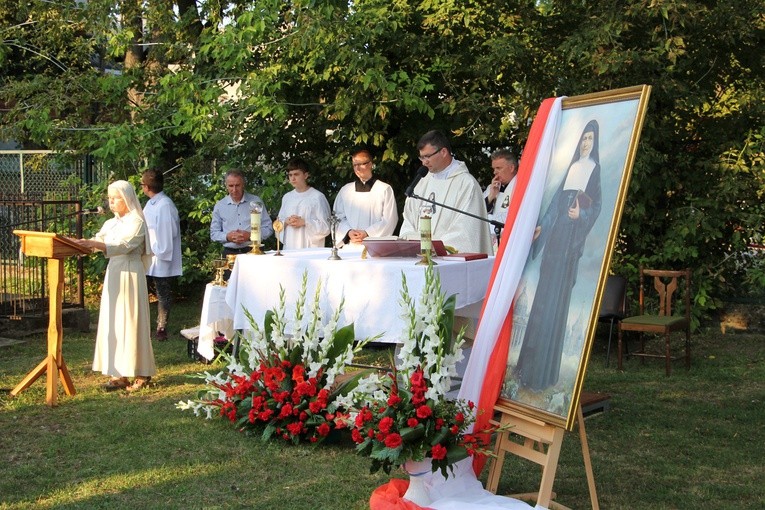 Msza św. przy kapliczce św. Rocha w Łowiczu