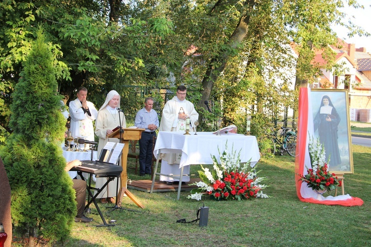 Msza św. przy kapliczce św. Rocha w Łowiczu