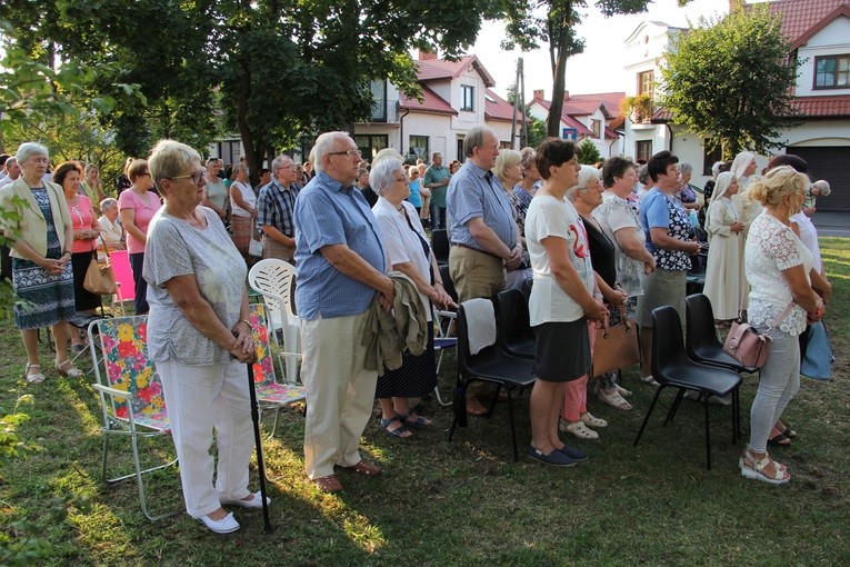 Msza św. przy kapliczce św. Rocha w Łowiczu