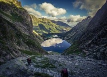 Tatry: Oblężone Morskie Oko i awantury na przepełnionych parkingach