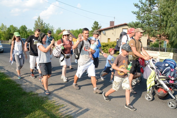 Kilkanaście kilometrów przed Jasną Górą