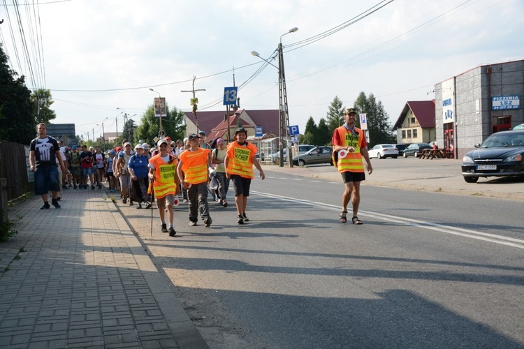 Kilkanaście kilometrów przed Jasną Górą