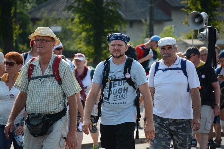 Kilkanaście kilometrów przed Jasną Górą