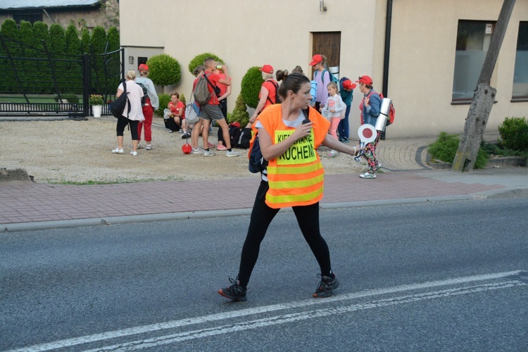 Pielgrzymi zdobywają Jasną Górę