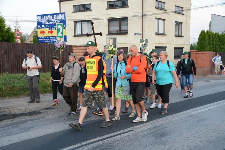 Pielgrzymi zdobywają Jasną Górę