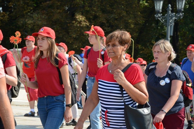 "Szóstki" meldują się u Matki Bożej