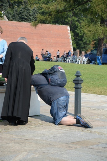 "Szóstki" meldują się u Matki Bożej