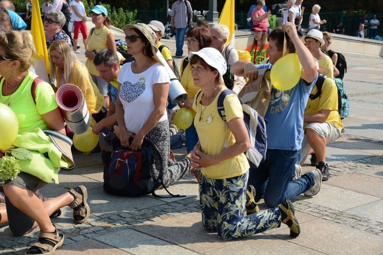 "Szóstki" meldują się u Matki Bożej