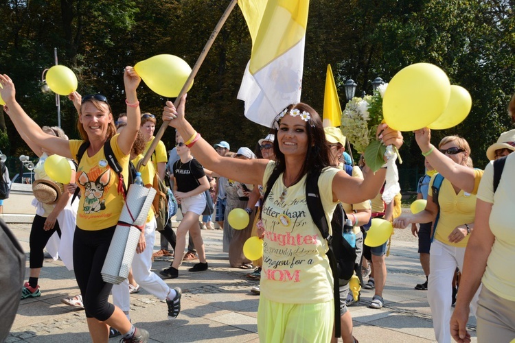 "Szóstki" meldują się u Matki Bożej