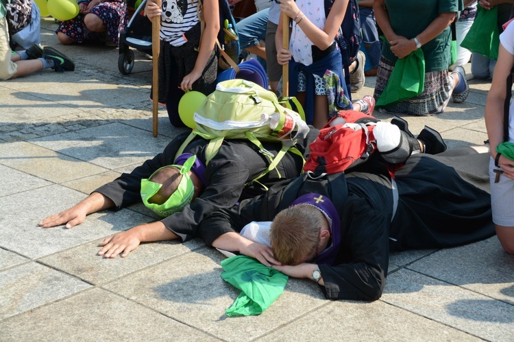 "Szóstki" meldują się u Matki Bożej