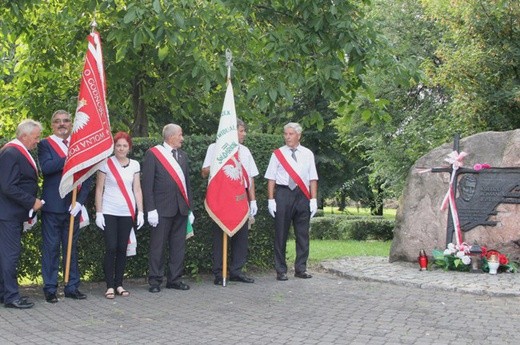 Pod pomnikiem ks. Romana Kotlarza