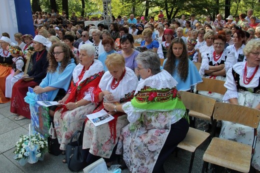 Pielgrzymka kobiet w Piekarach - cz. 2 