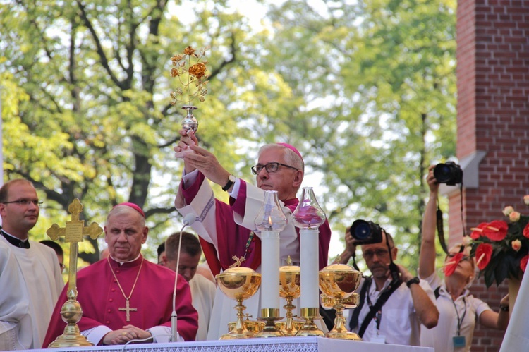 Pielgrzymka kobiet w Piekarach - cz. 2 