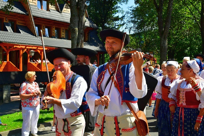 Modlitwa o pokój i korowód przez miasto 