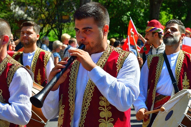 Modlitwa o pokój i korowód przez miasto 