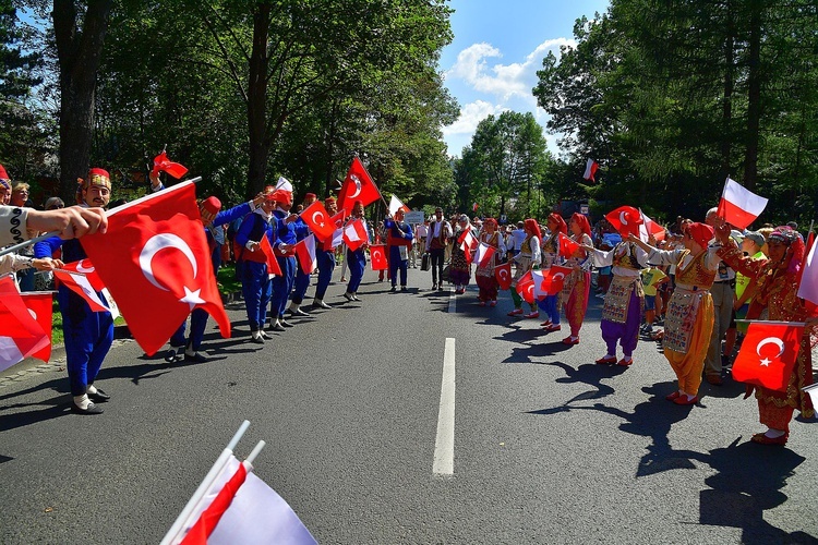 Modlitwa o pokój i korowód przez miasto 