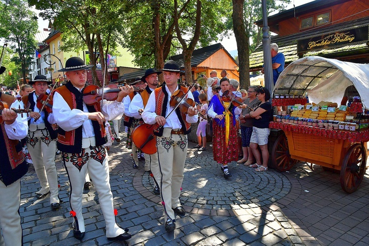 Modlitwa o pokój i korowód przez miasto 