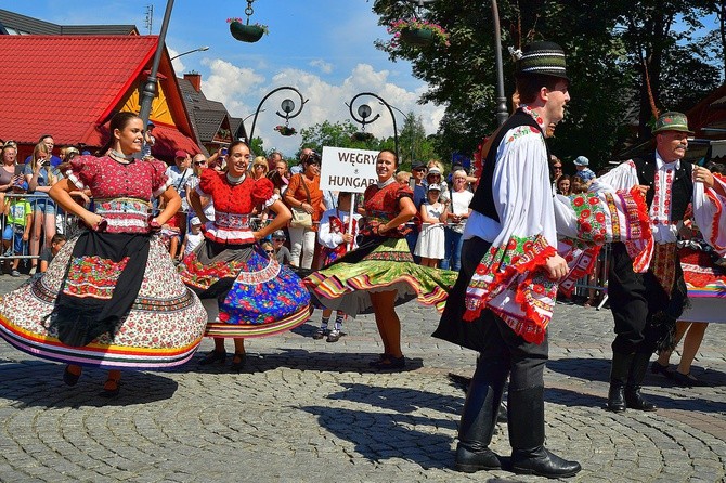 Modlitwa o pokój i korowód przez miasto 