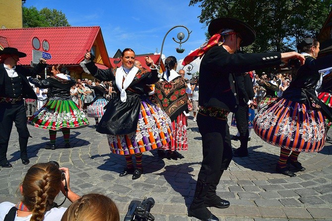 Modlitwa o pokój i korowód przez miasto 