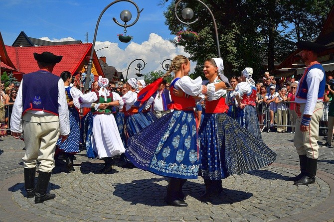 Modlitwa o pokój i korowód przez miasto 