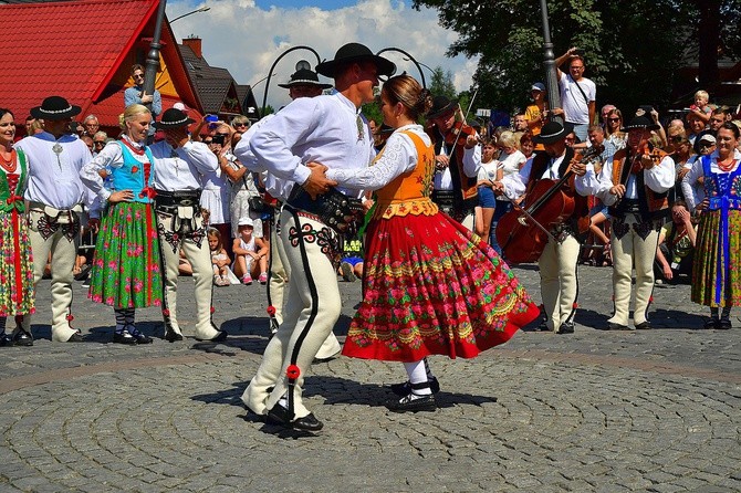 Modlitwa o pokój i korowód przez miasto 