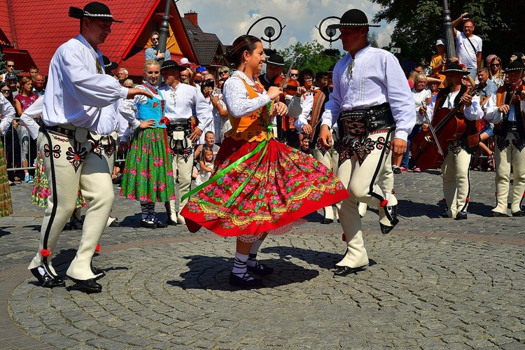 Modlitwa o pokój i korowód przez miasto 