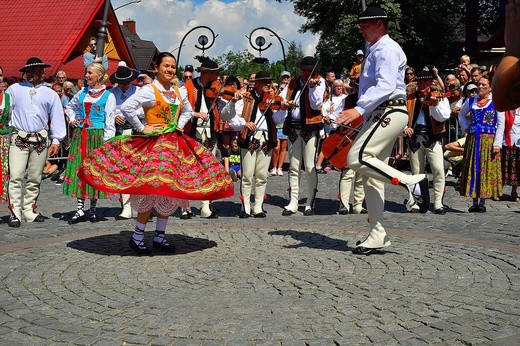 Modlitwa o pokój i korowód przez miasto 