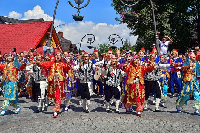 Modlitwa o pokój i korowód przez miasto 