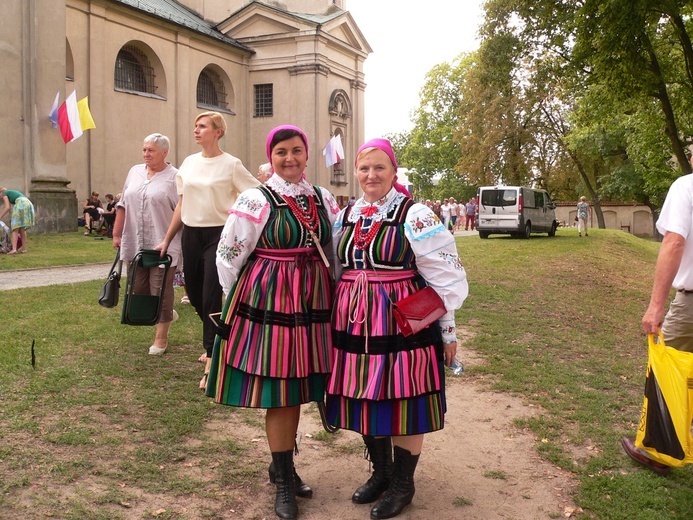 Uroczystość 50-lecia koronacji obrazu MB Świętorodzinnej w Studziannie