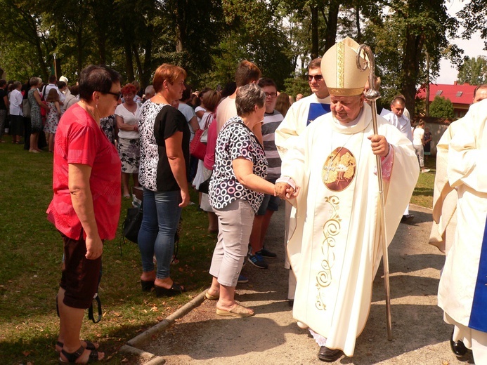 Uroczystość 50-lecia koronacji obrazu MB Świętorodzinnej w Studziannie