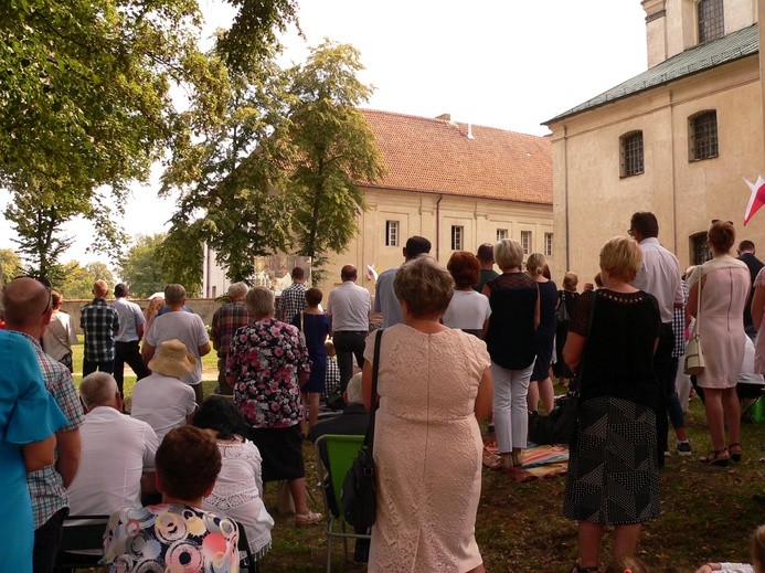 Uroczystość 50-lecia koronacji obrazu MB Świętorodzinnej w Studziannie