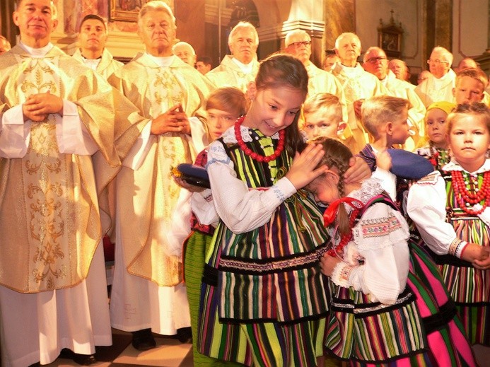 Uroczystość 50-lecia koronacji obrazu MB Świętorodzinnej w Studziannie