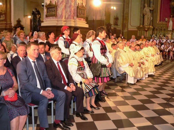 Uroczystość 50-lecia koronacji obrazu MB Świętorodzinnej w Studziannie