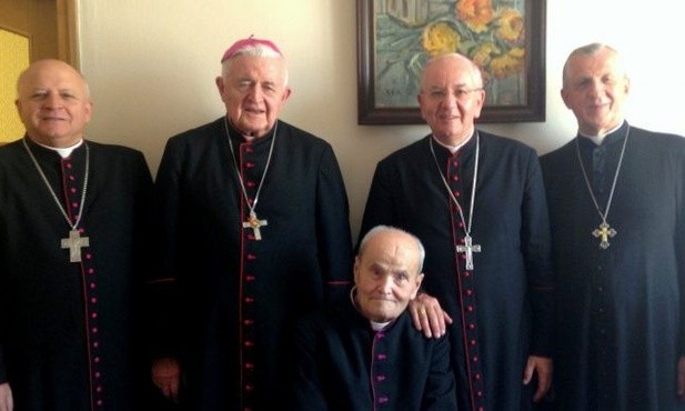 Abp senior Bolesław Pylak z lubelskimi biskupami w 2016 r.