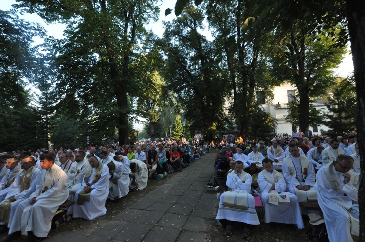 Zielenice, Msza św., cz. B