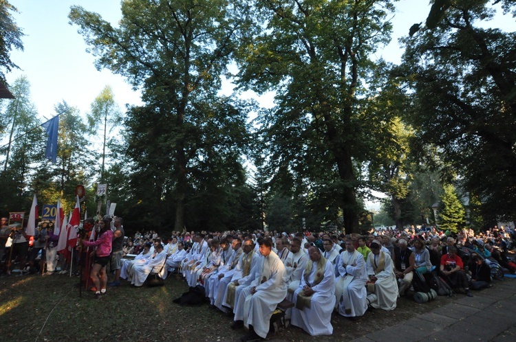 Zielenice, Msza św., cz. B