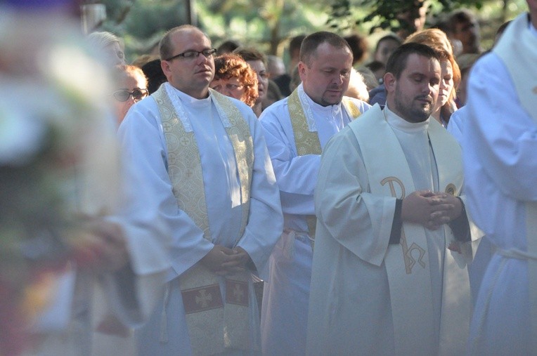 Zielenice, Msza św., cz. B