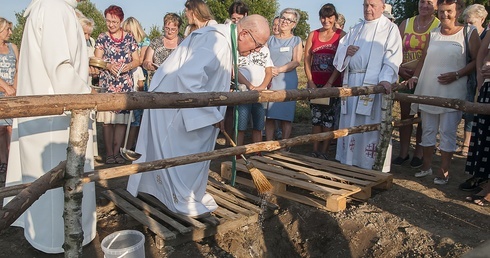 Woda wyproszona u Matki