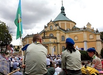 Pod bazyliką w Wambierzycach zgromadziły się tłumy.