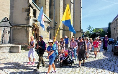 Pierwsi pielgrzymi ruszyli do sanktuarium już dwa dni wcześniej z Jeleniej Góry.