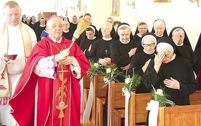 Biskup Roman Marcinkowski przewodniczył Mszy św. w intencji pasjonistek obchodzących 60., 50. i 25. rocznicę ślubów.