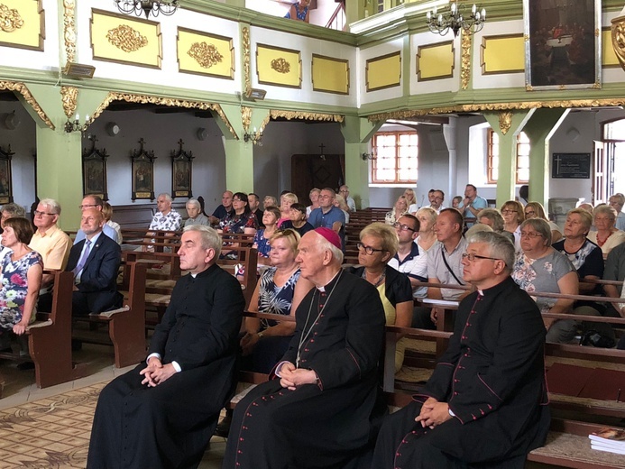 Poświęcenie wyremontowanej wieży w kościele pw. NMP Królowej Polski w Głuszycy