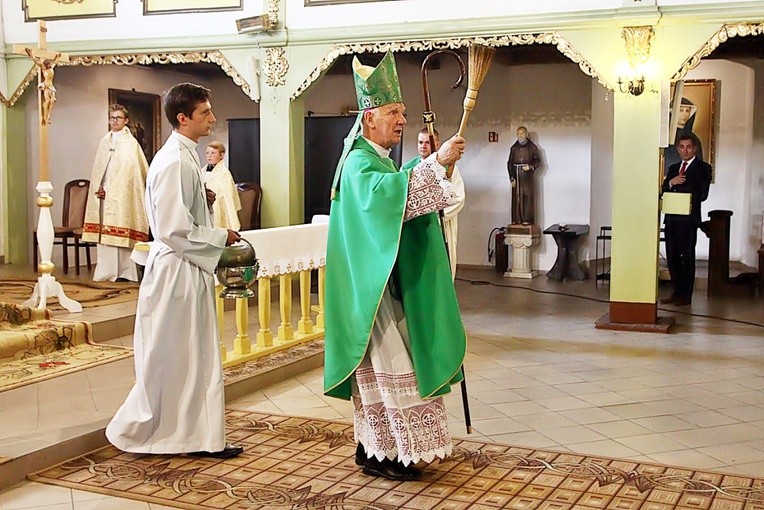 Poświęcenie wyremontowanej wieży w kościele pw. NMP Królowej Polski w Głuszycy