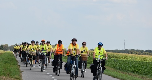 Jadą, aby spojrzeć w oczy Mamy