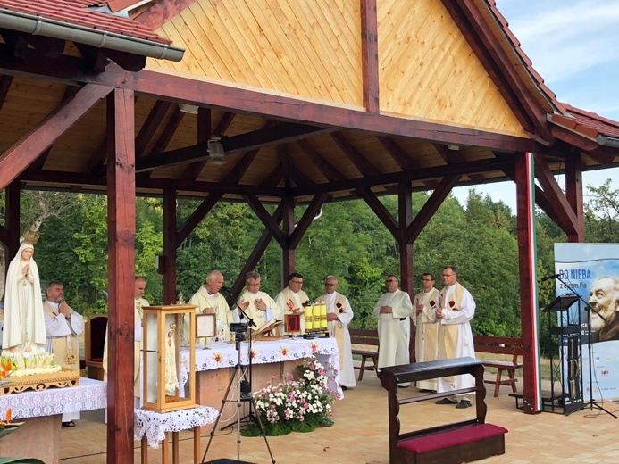 Przekazanie relikwii św. Ojca Pio do Sanktuarium Matki Bożej Fatimskiej w Polanicy-Zdroju