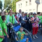 Dziś wyszli na trasę. Również pieszo wrócą do swojej rodzinnej parafii