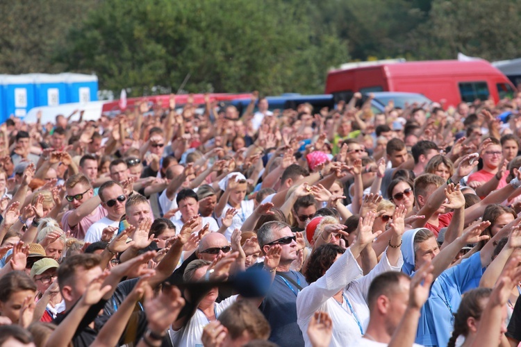 Trzebniów, Msza św. dla części A i B
