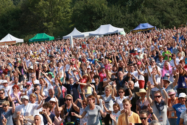 Trzebniów, Msza św. dla części A i B