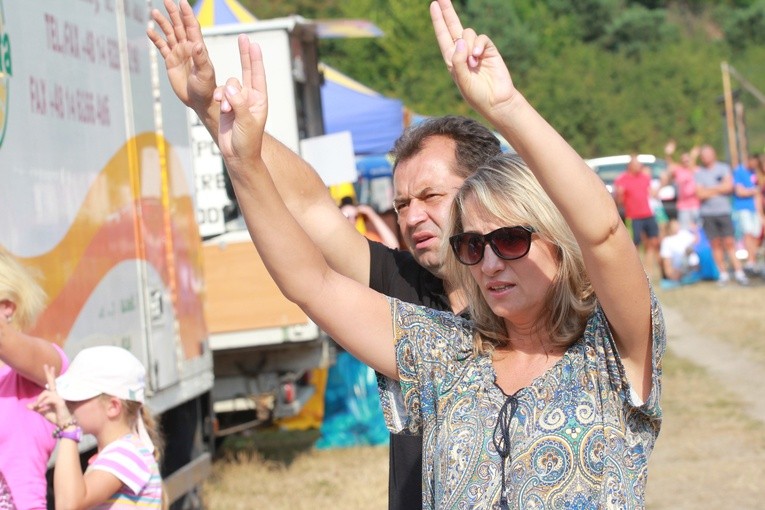 Trzebniów, Msza św. dla części A i B